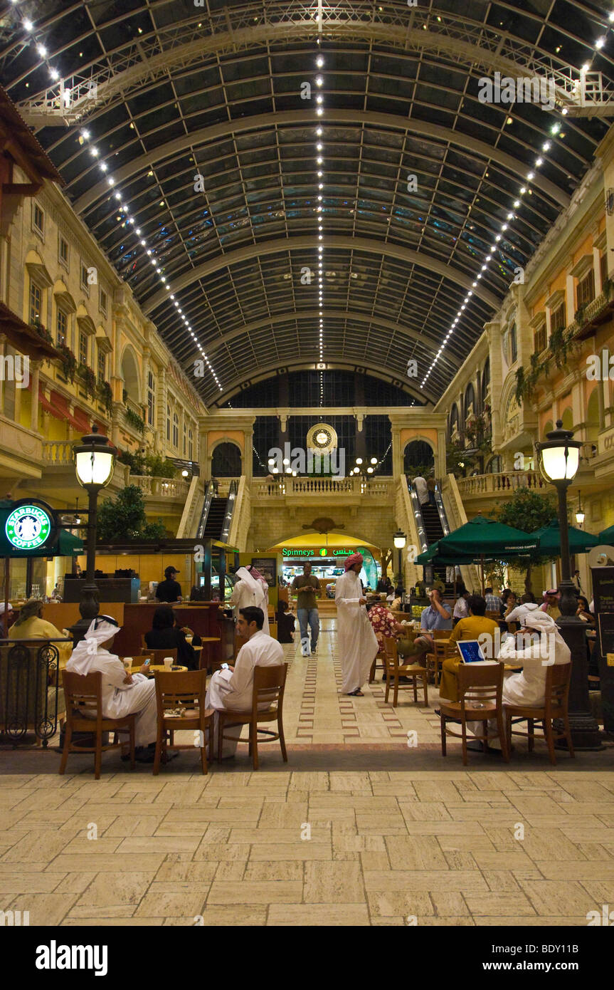 Starbucks Mercato Shopping Mall Dubai Stockfoto