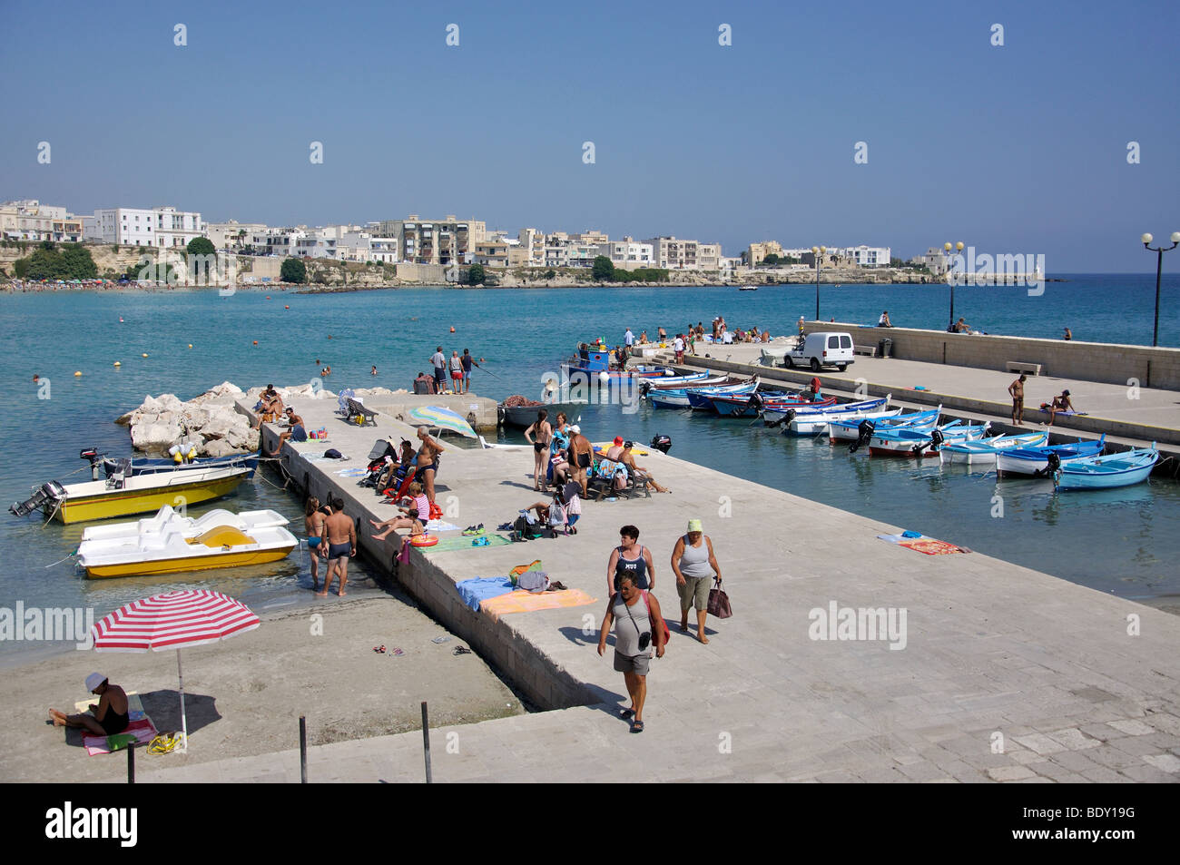Angelboote/Fischerboote im Hafen, Otranto, Provinz Lecce, Apulien Region, Italien Stockfoto