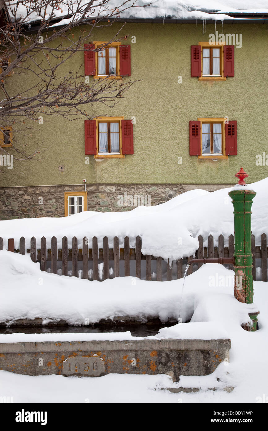 Tiefschnee in den Ski-Dorf Bivio in der Nähe von St. Moritz, Graubünden Region, Schweizer Alpen, Schweiz, Europa Stockfoto