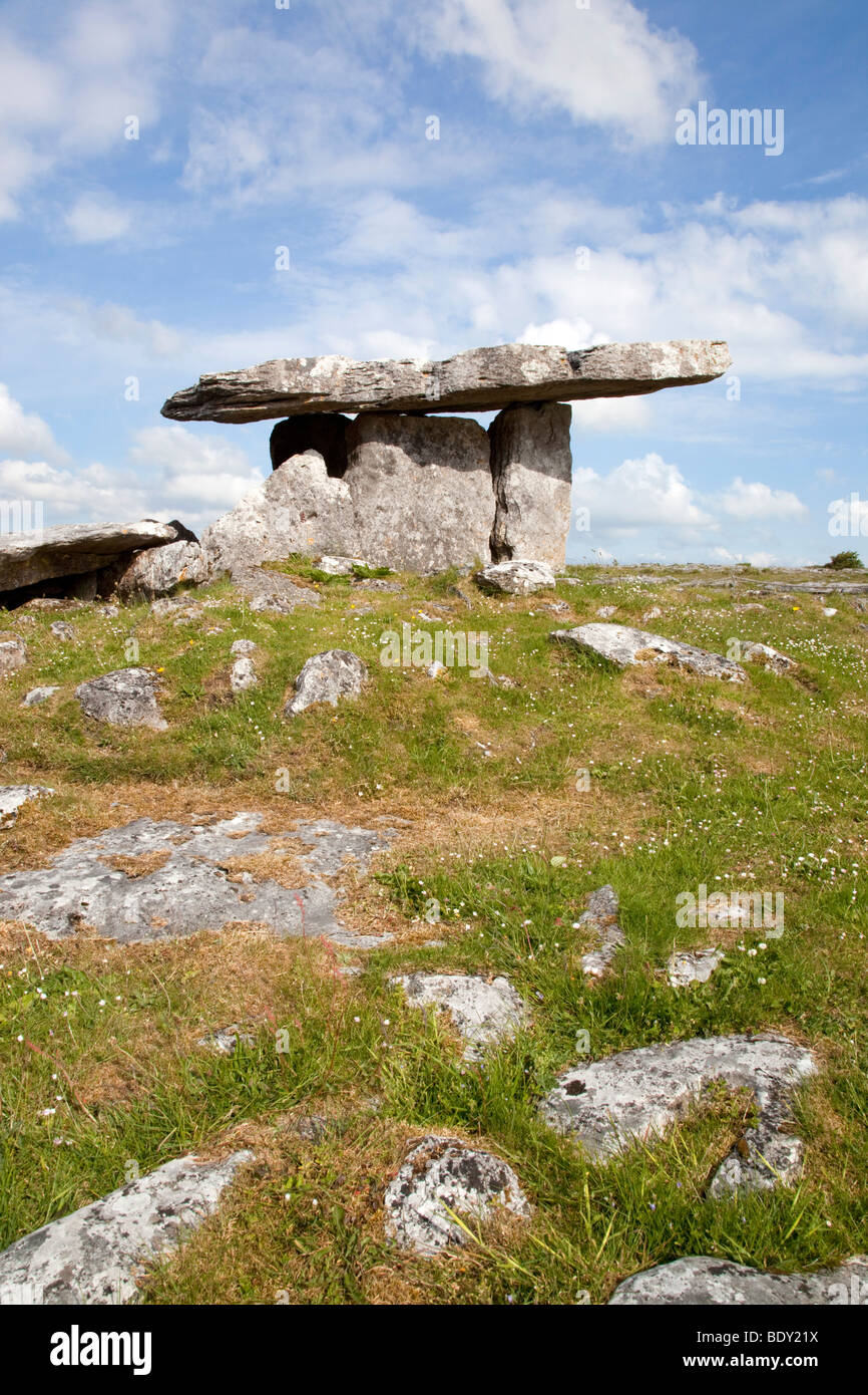 Poulnabrone Grabkammer; Burran; County Clare; Irland Stockfoto