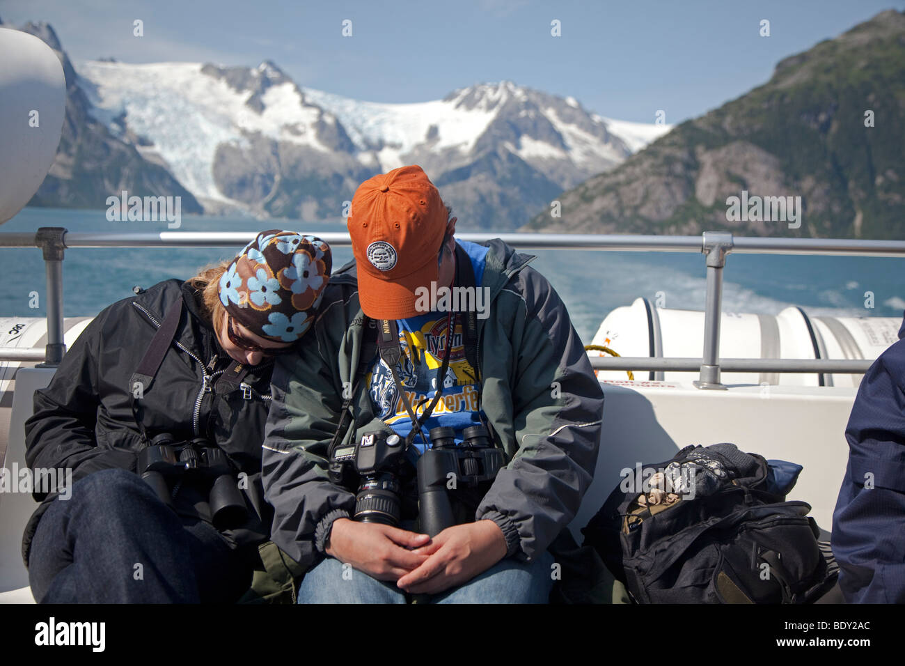 Nap müde Touristen auf Sightseeing-Tour von Kenai-Fjords-Nationalpark Stockfoto