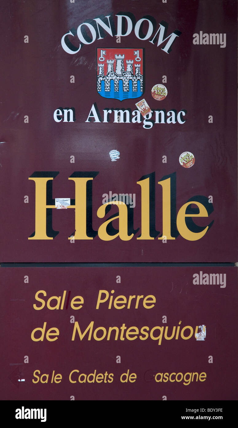 Ein Zeichen außerhalb der Markthalle von mittelalterlichen Kondom fördert der Region Armagnac; die Stadt liegt innerhalb des abgegrenzten Stockfoto