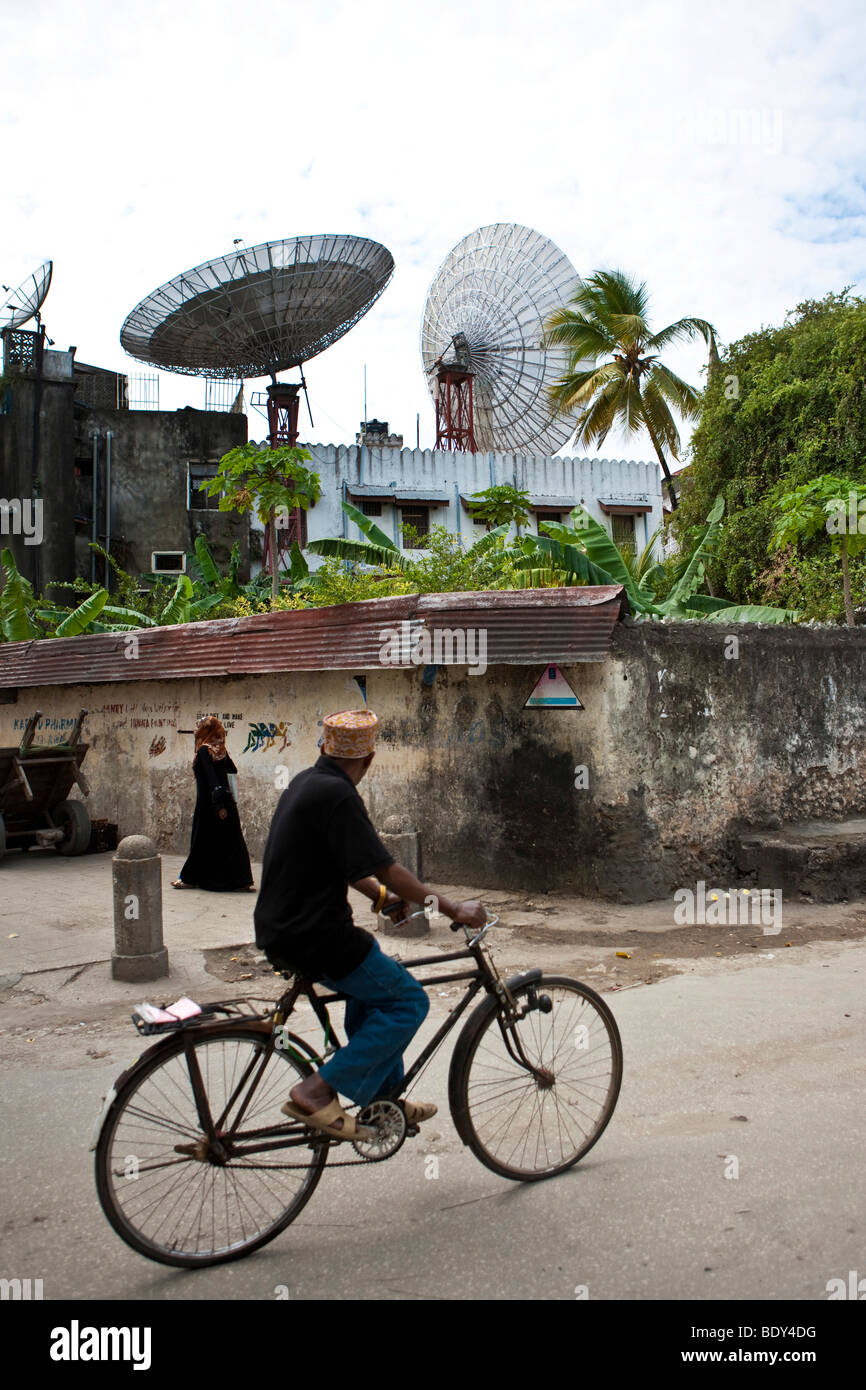 Radio und Fernsehen-Station in der neuen Mkunazini Rd. in Stonetown, Stone Town, Sansibar, Tansania, Afrika Stockfoto