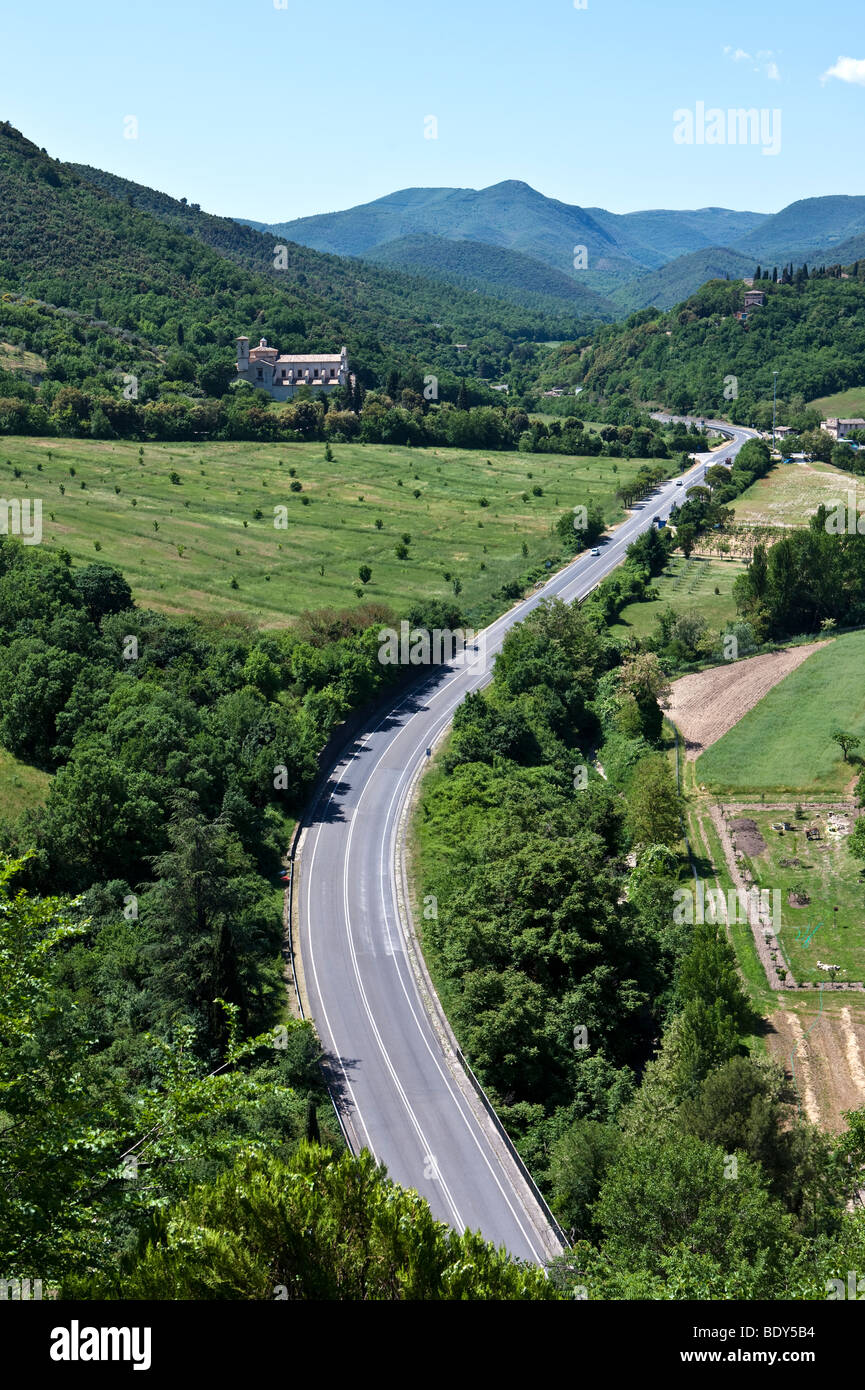 Italien, Umbrien, Spoleto, Blick von der Brücke Delle Torri Stockfoto