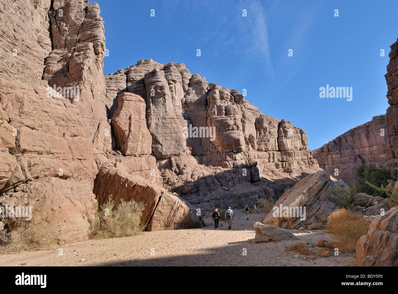 Wanderer am Zugang zum Leiter Canyon, Mekka Hügel südöstlich von Indio, Kalifornien, USA Stockfoto