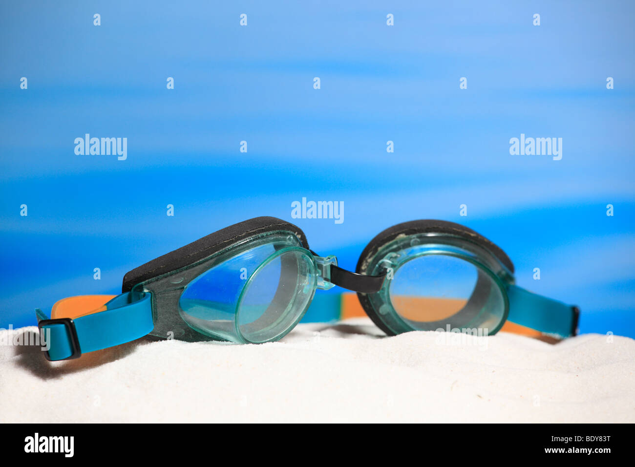 Schwimmen-Brille am Strand Stockfoto