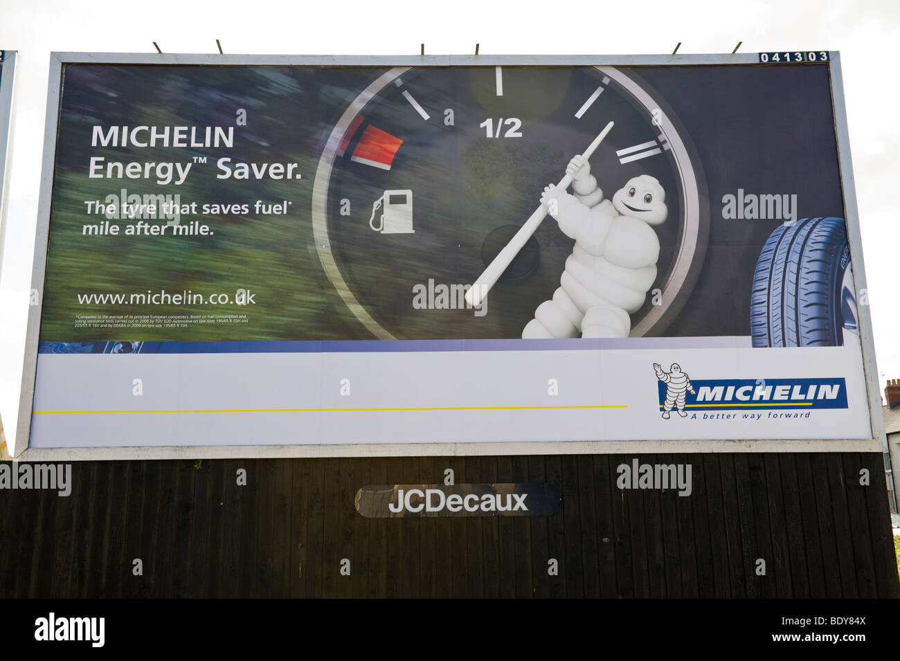 JCDecaux Reklametafel für MICHELIN Reifen in Großbritannien Stockfoto