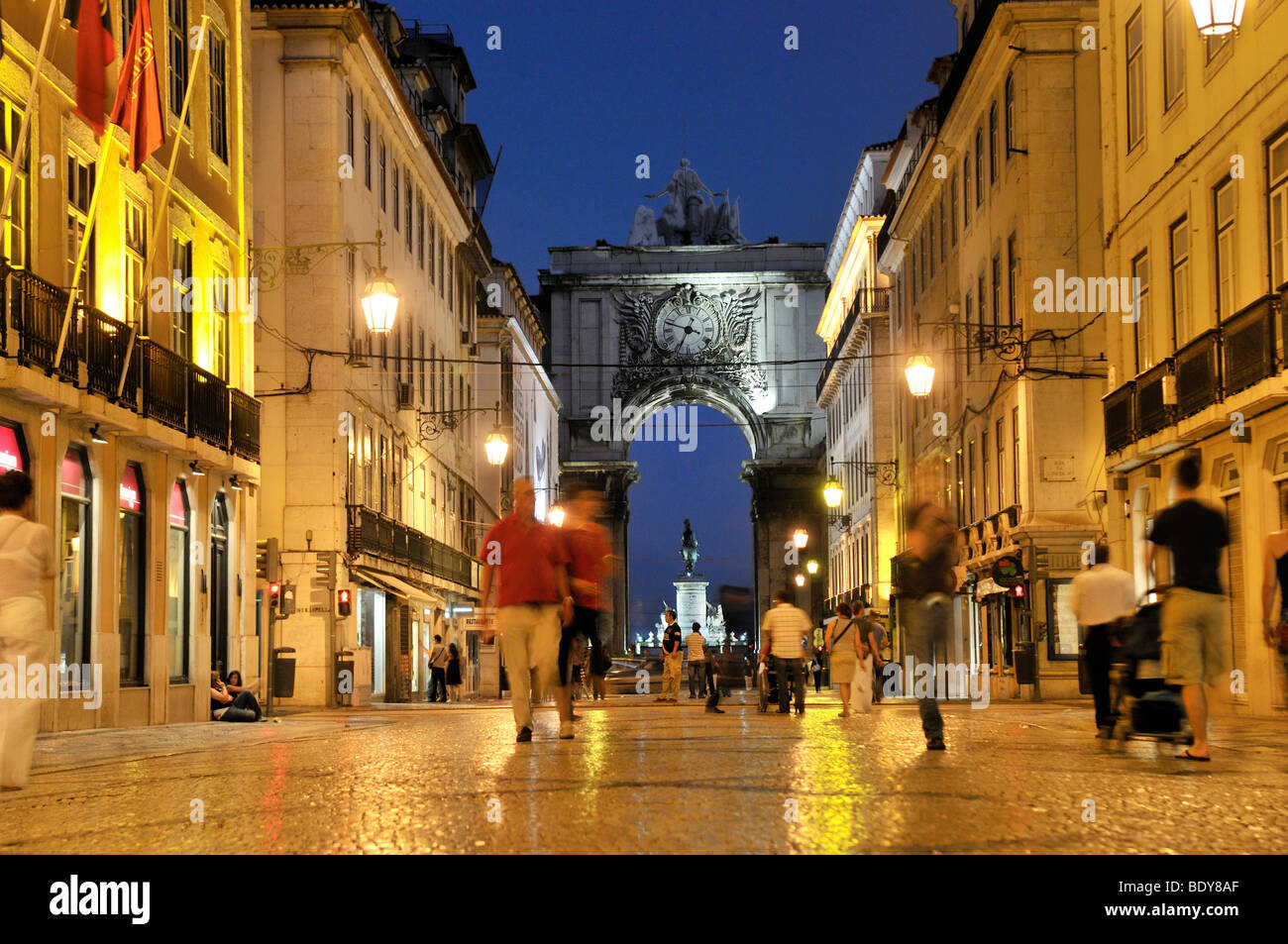 Rua Augusta Straße bei Nacht, Fußgängerzone und Einkaufsmeile Meile, Viertel Baixa, Lissabon, Portugal, Europa Stockfoto