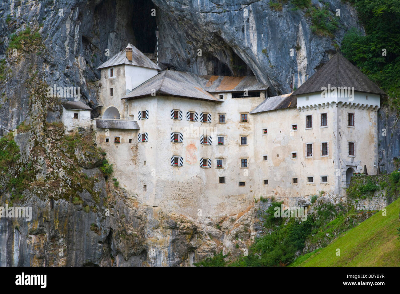 Burg Predjama, Predjamski Grad, in der Nähe von Postojna, Inner Krain, Slowenien, Europa Stockfoto