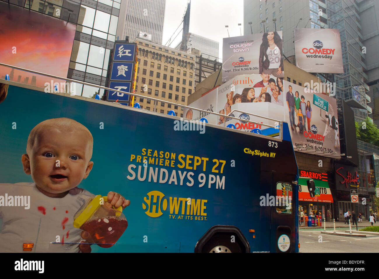 Werbung für ABC Television Programme einschließlich Cougar Town am Times Square mit Showtime konkurrieren die Dexter Werbung Stockfoto