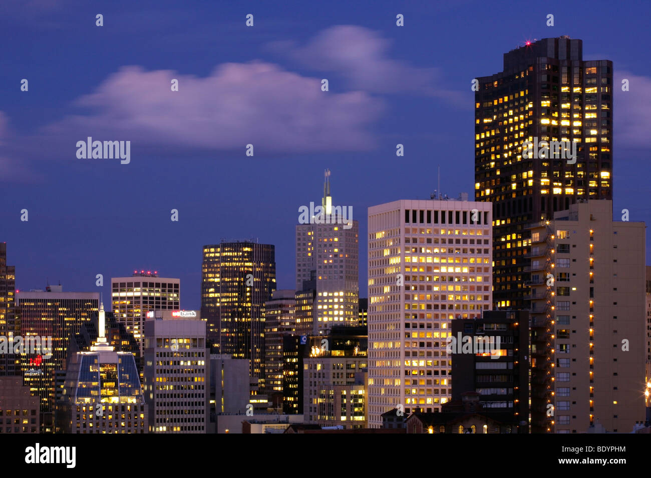 Nacht Zeit Aufnahme der Skyline von San Francisco Financial District und die Bank of America Center Stockfoto