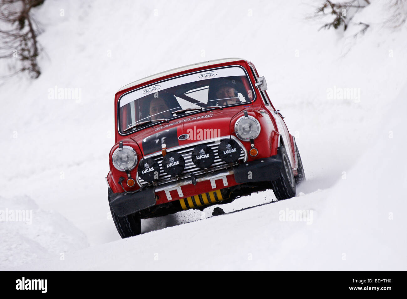 Austin Mini Cooper S, Rallye-Legende Rauno Aaltonen am Steuer, Baujahr 1964, Planai Classic 2009, Oldtimer-Rallye in der wi Stockfoto