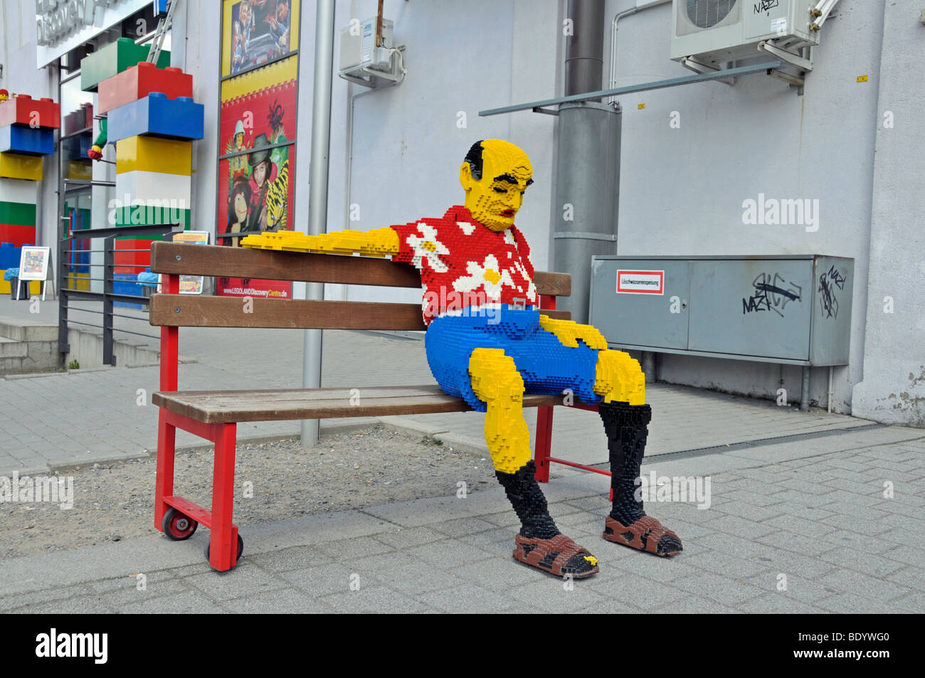 Lebensgroße Figur machte der Legosteine, Legoland Discovery Center Duisburg,  Innenhafen, Duisburg, NRW, Keim Stockfotografie - Alamy