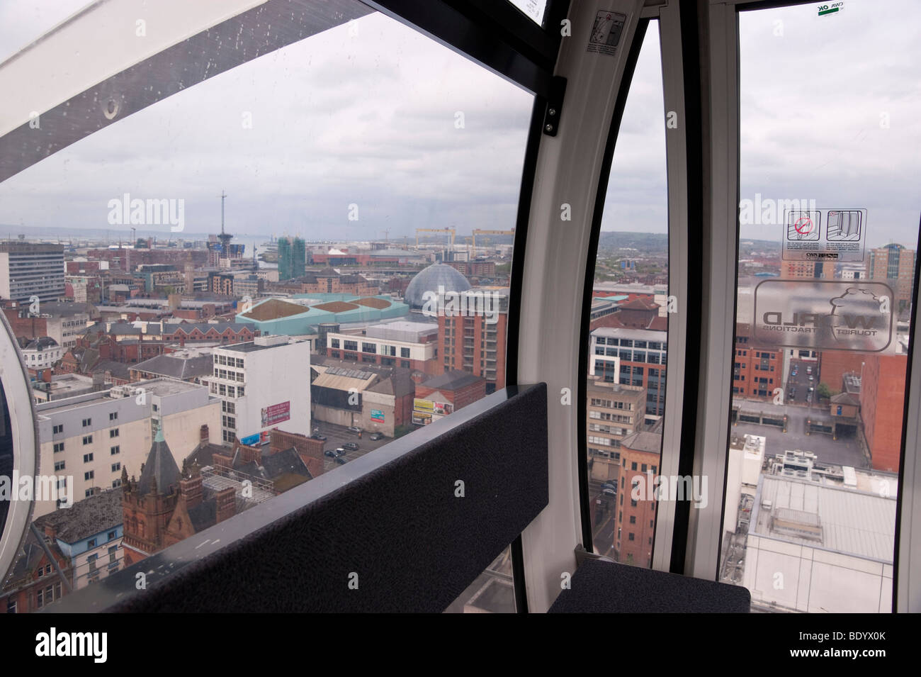 Die Belfast Auge Rad touristische Attraktion Fahrt - Blick aus einer Kapsel Stockfoto