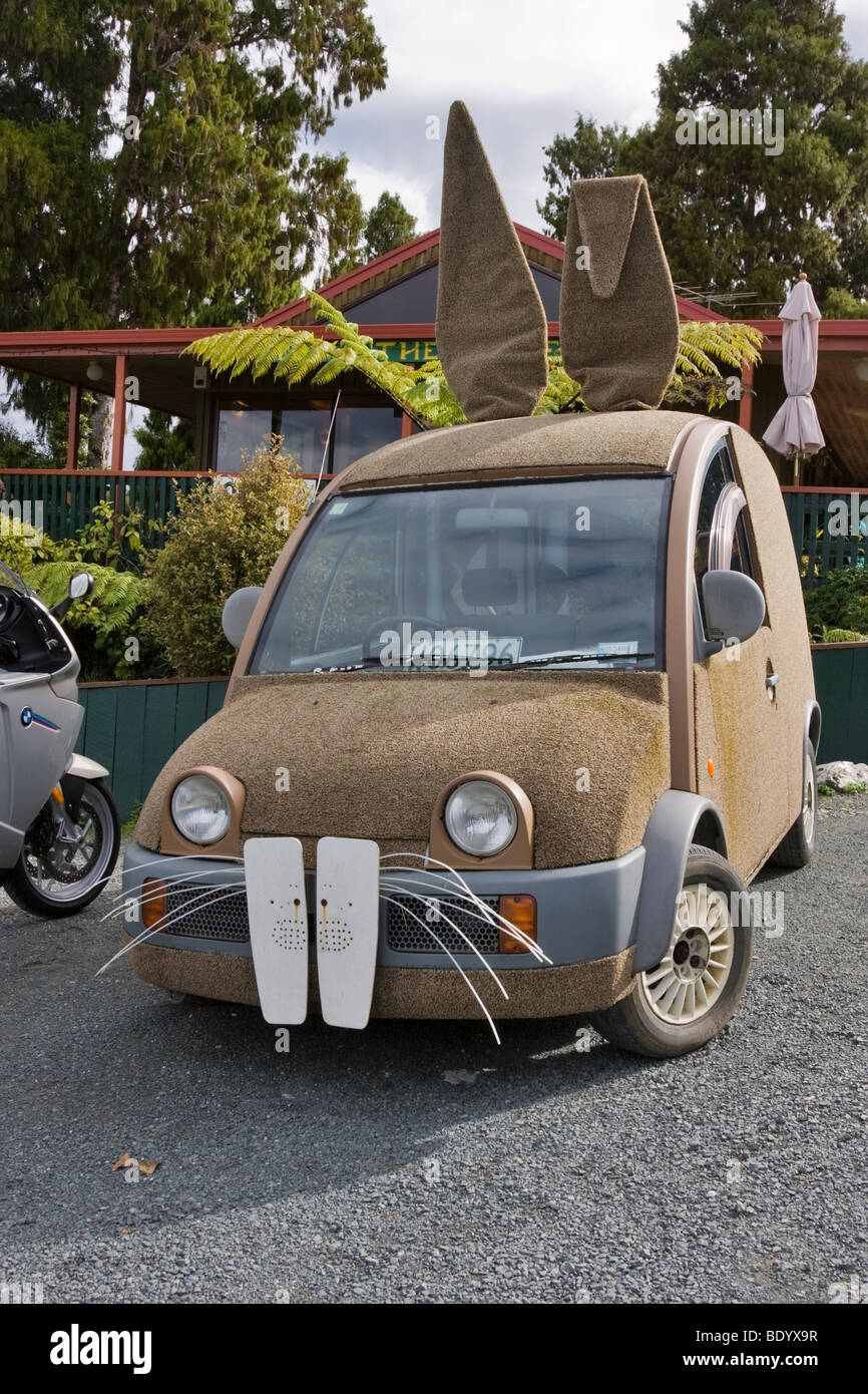 Auto gekleidet auszusehen wie ein Kaninchen, Top O The Dome Cafe, Waiwhiu, New Zealand. Stockfoto