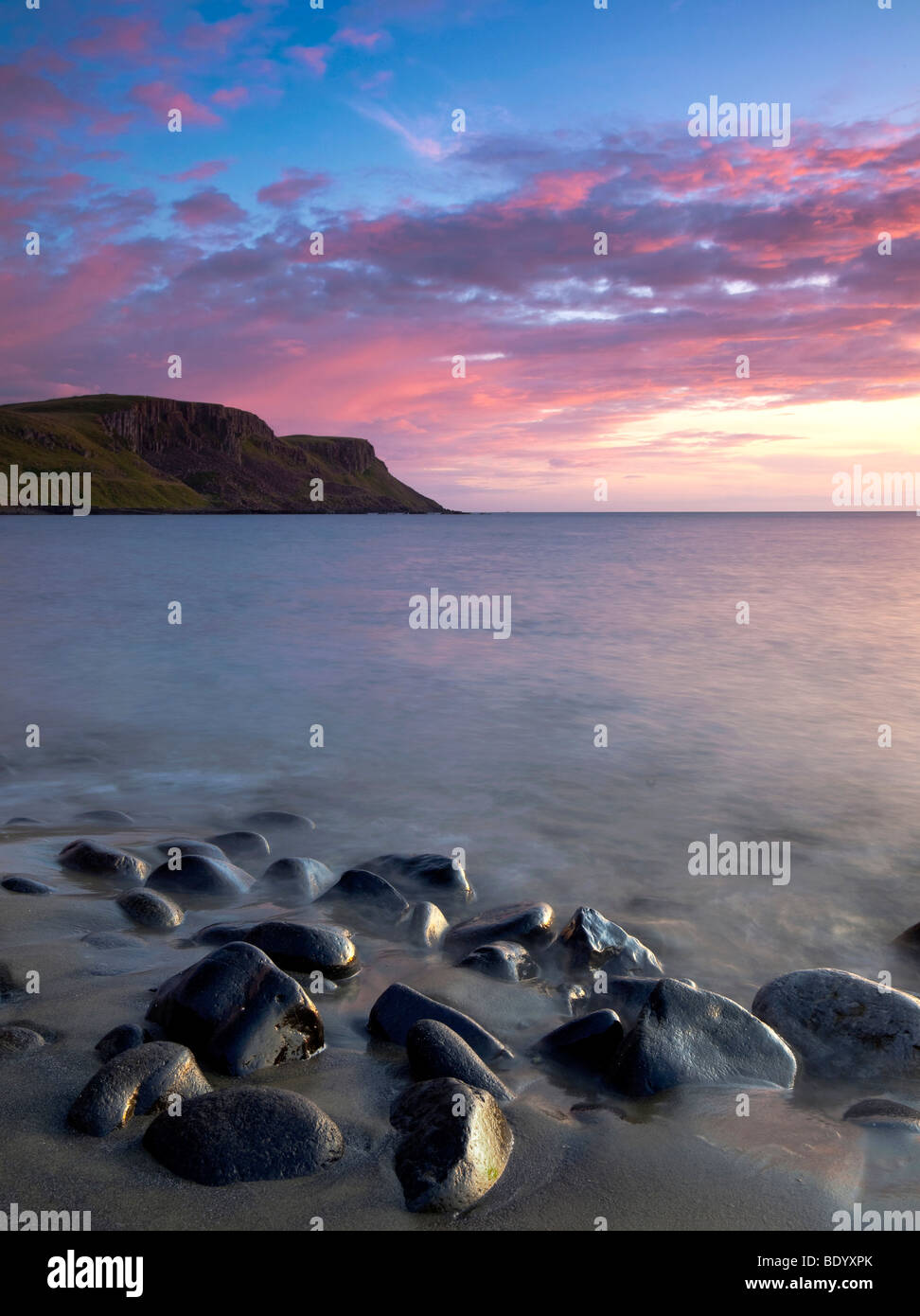 Abendhimmel auf der Insel Skye in den Atlantischen Ozean, Schottland, Großbritannien, Europa Stockfoto