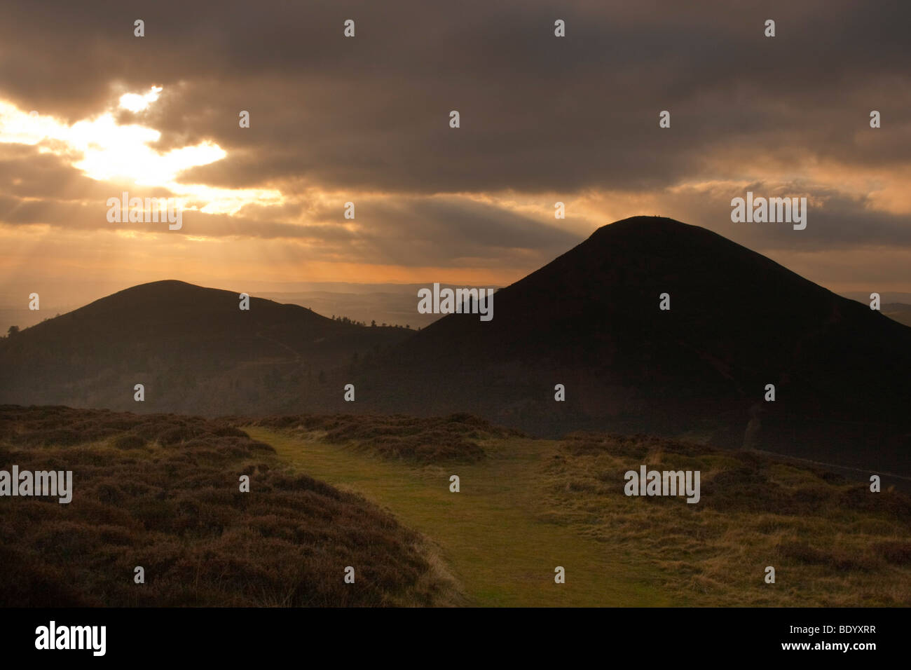 Aussicht vom Gipfel der östlichen Spitze der Eildon Hills mit Blick auf die anderen zwei Gipfel - Scottish Borders - midwinter Stockfoto