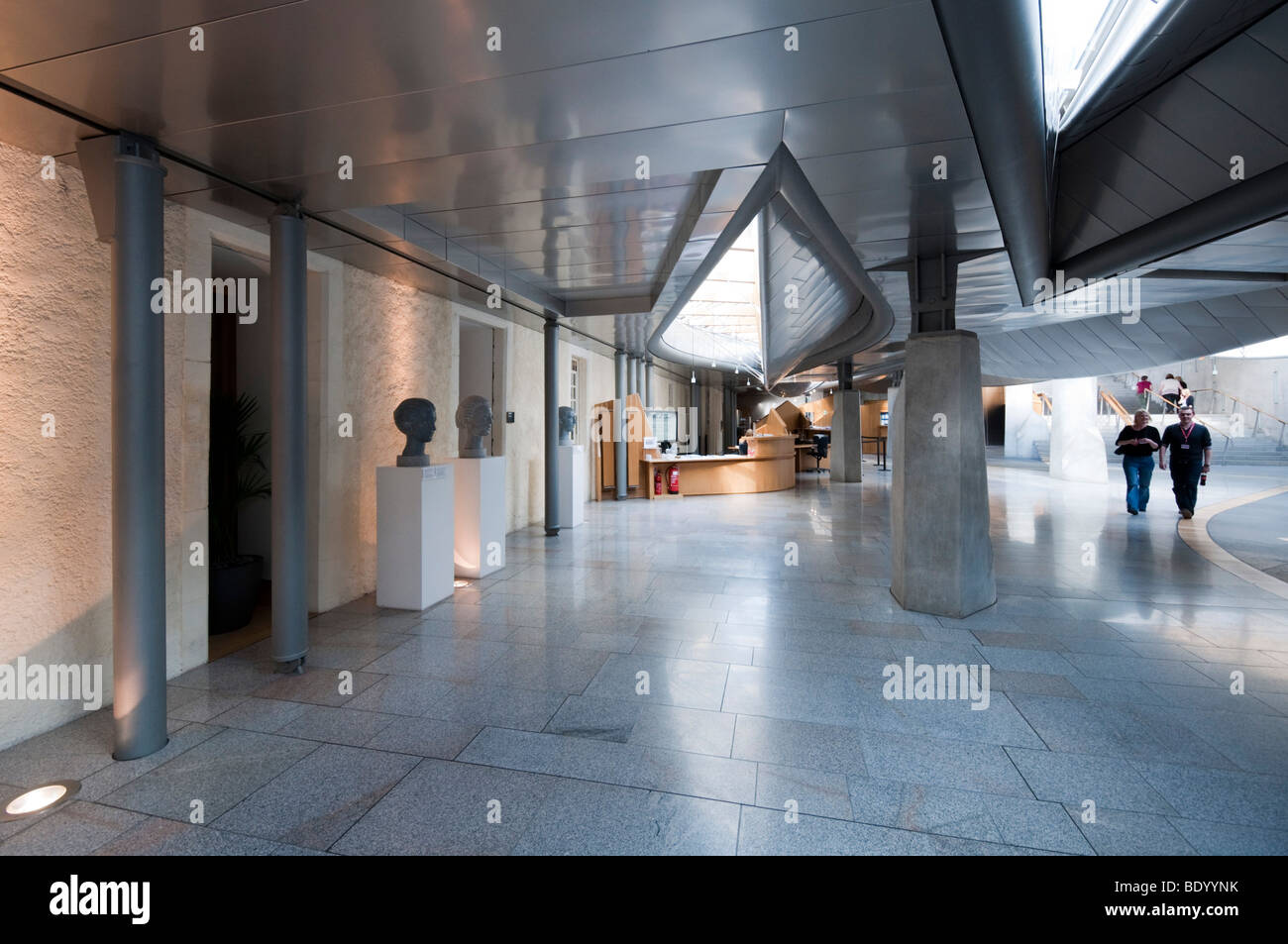 Der Garten-Lobby Atrium Raum der Holyrood Parlamentsgebäude in Edinburgh Schottland, entworfen vom Architekten Enric Miralles Stockfoto