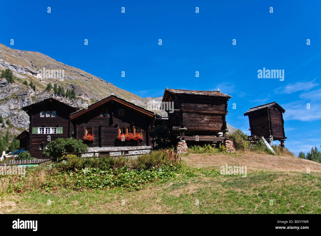 Hölzerne Walliser Häuser in Furi Bezirk, Zermatt, Kanton Wallis, Schweiz, Europa Stockfoto