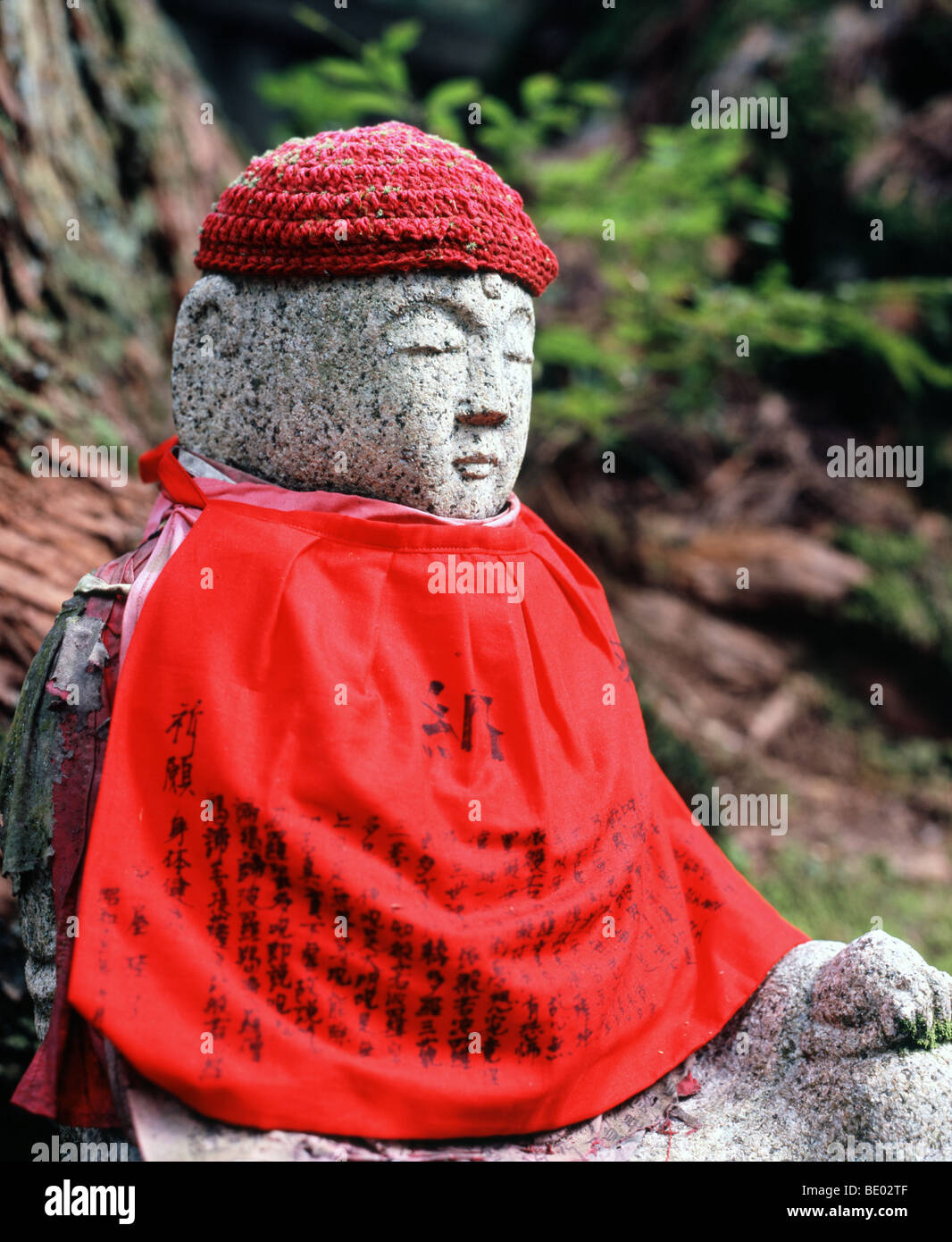 Buddhistische Jizo / Ojizo Statuen Gobyo Okunoin Friedhof Koya, Japan Stockfoto