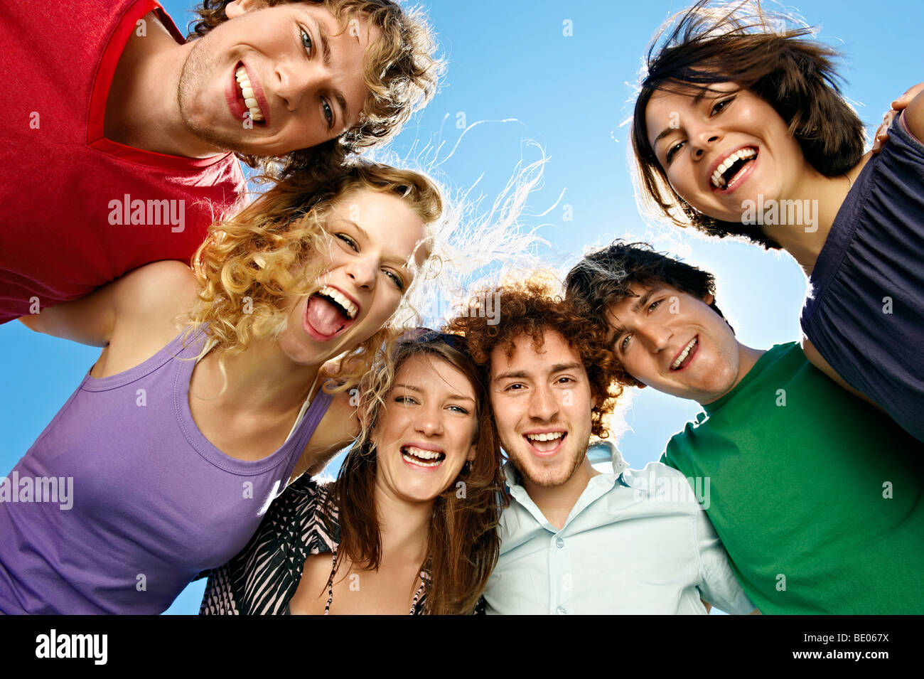 Porträt von sechs Jugendlichen glücklich Stockfoto