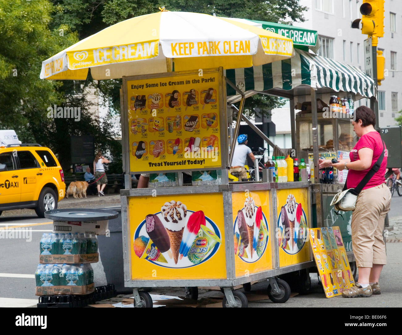 Ein Hot Dog Stand in New York City, USA Stockfoto