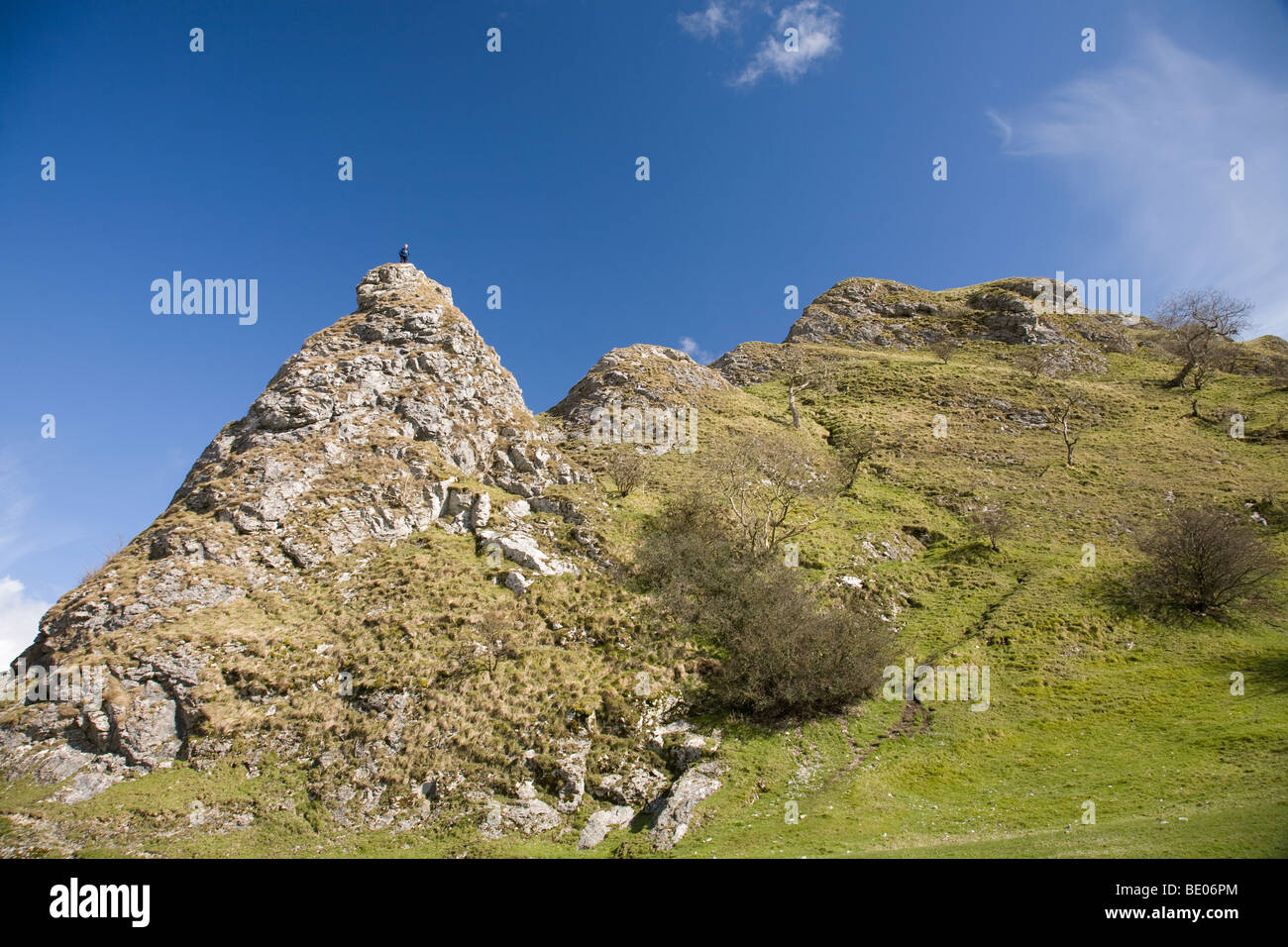 Ein Bergsteiger auf Parkhaus Hügel im White Peak District, Derbyshire. Stockfoto