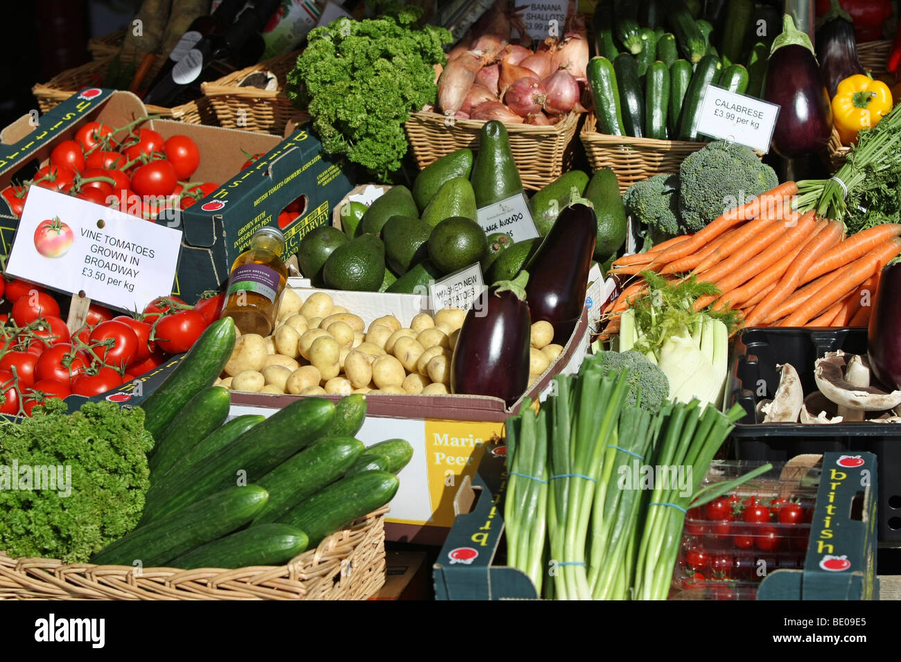 Obst und Gemüse auf dem display Stockfoto