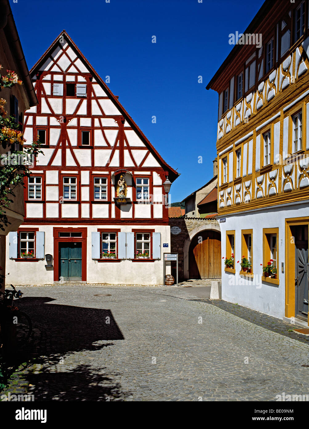 Fachwerkhäusern in Iphofen, Franken, Bayern, Deutschland. Stockfoto