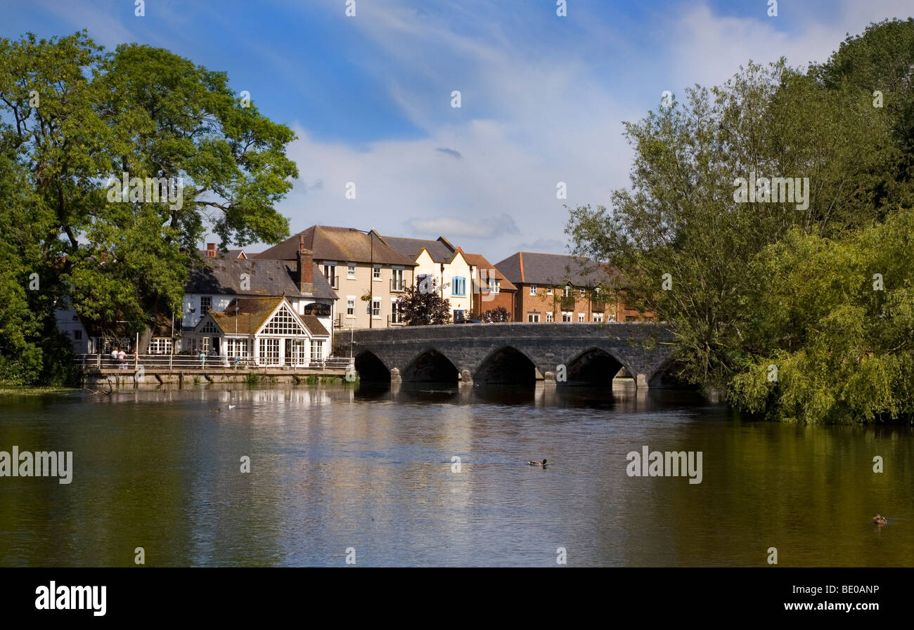 Brücke und Fluss Avon, Fordingbridge, Hampshire, England
