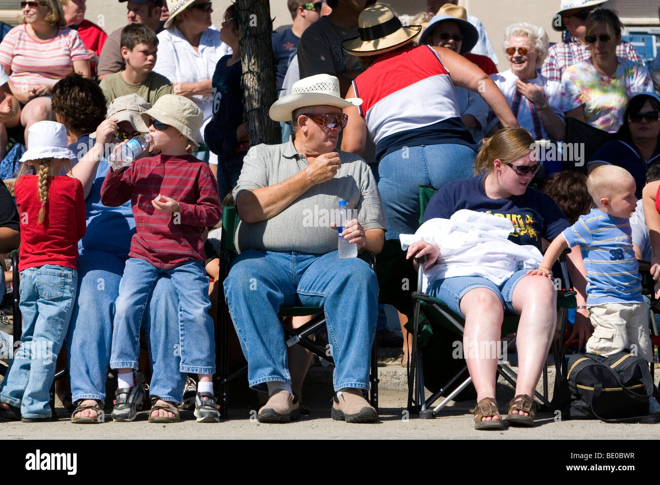 Menschen beobachten ein 4. Juli parade in Cascade, Idaho, USA. Stockfoto