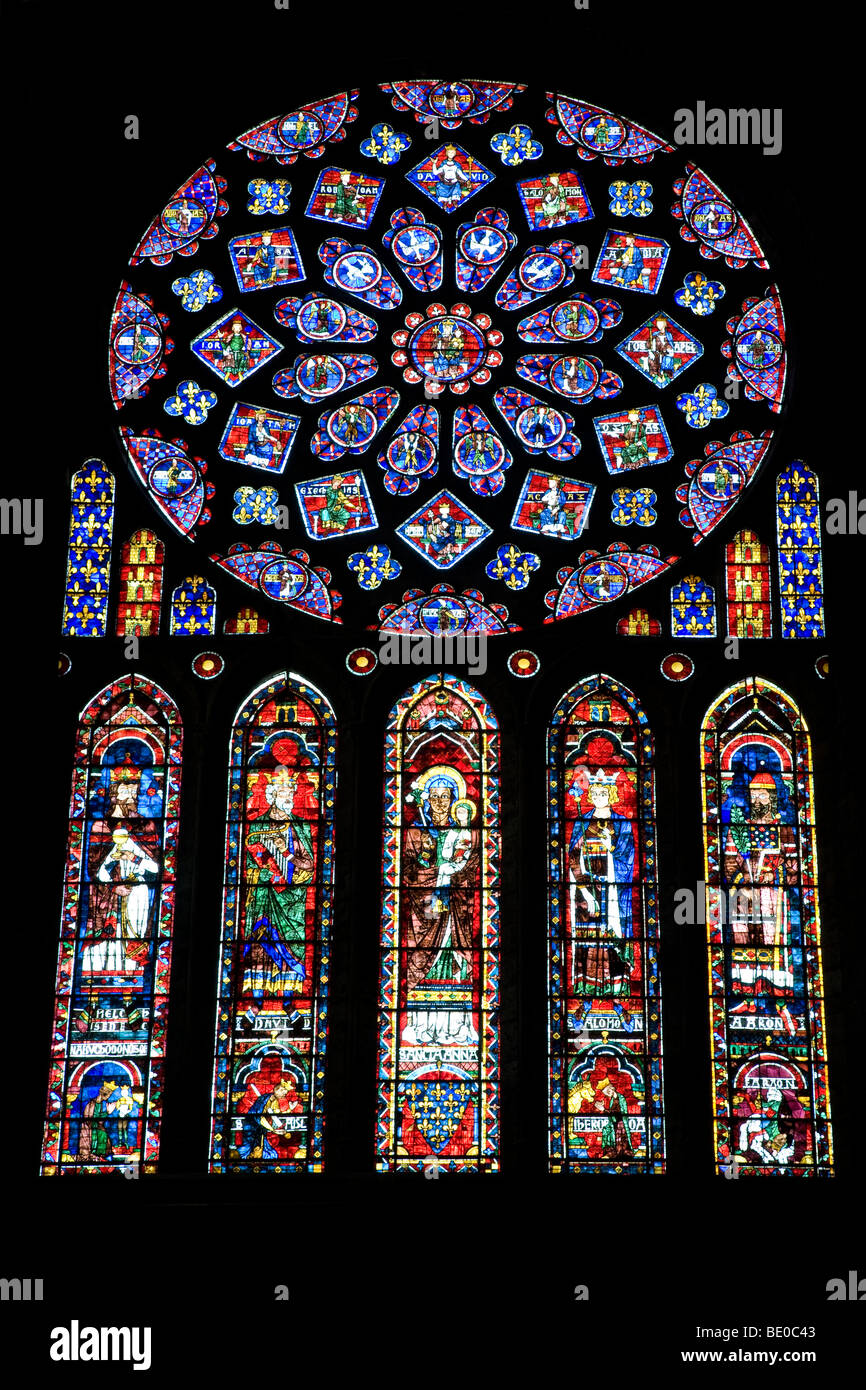 Glasfenster in Chartres Kathedrale, Frankreich Stockfoto