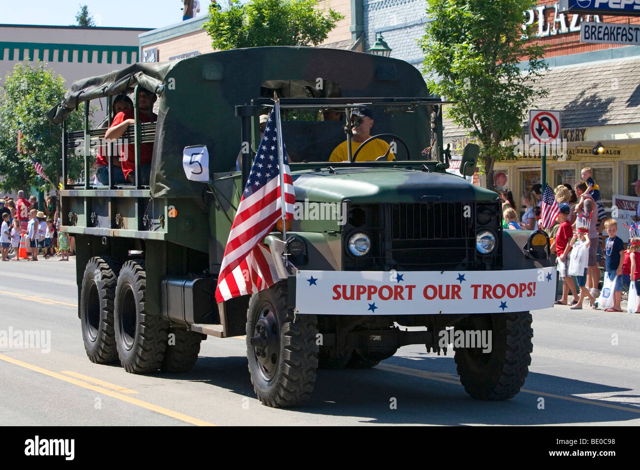 Vereinigte Staaten Militär Fahrzeug in einem 4. Juli Parade in Cascade, Idaho, USA. Stockfoto