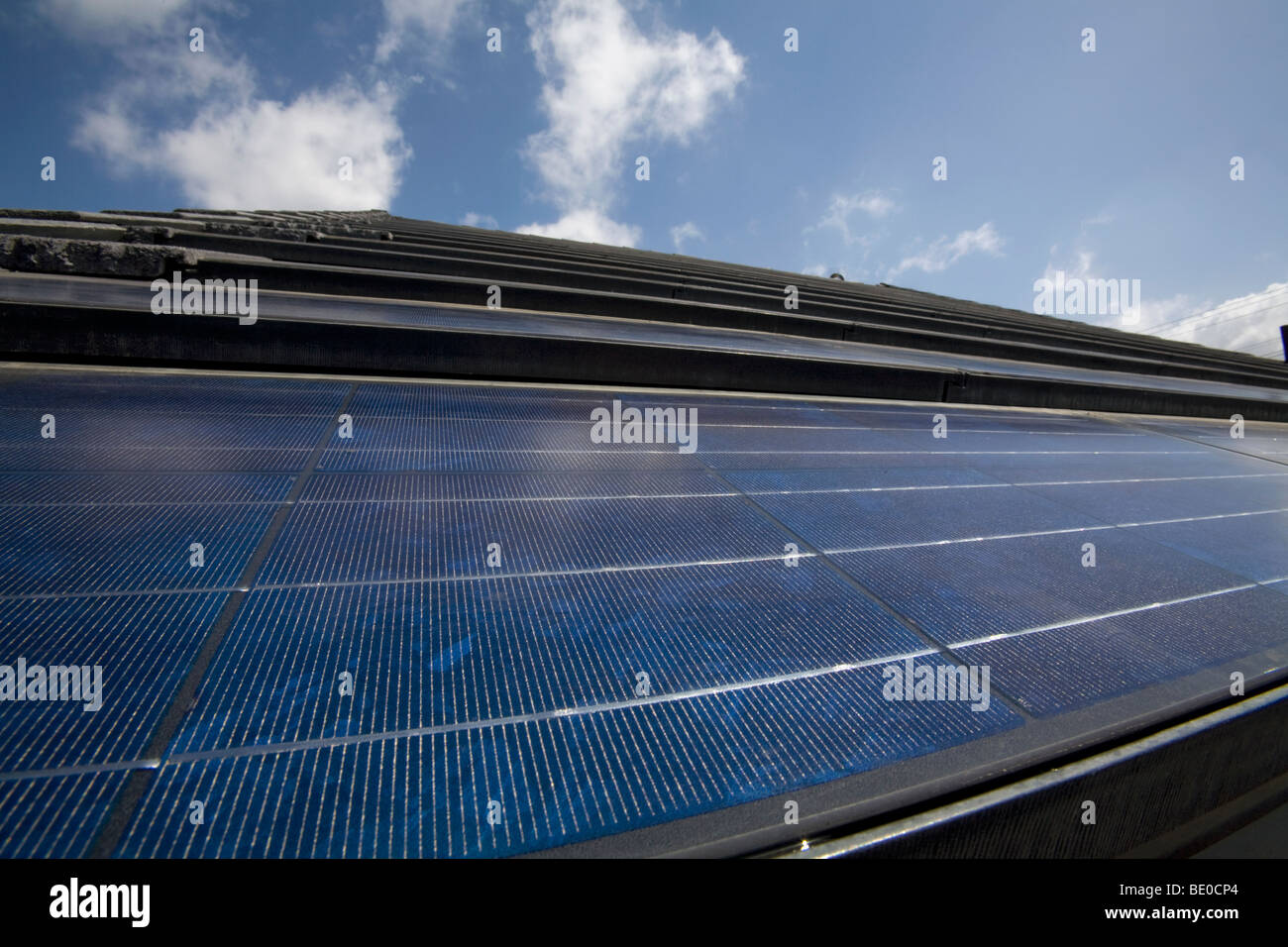 Haus in Long Beach nachgerüstet mit Gebäude integrierte Photovoltaik (BIPV) Module, Kalifornien, USA Stockfoto