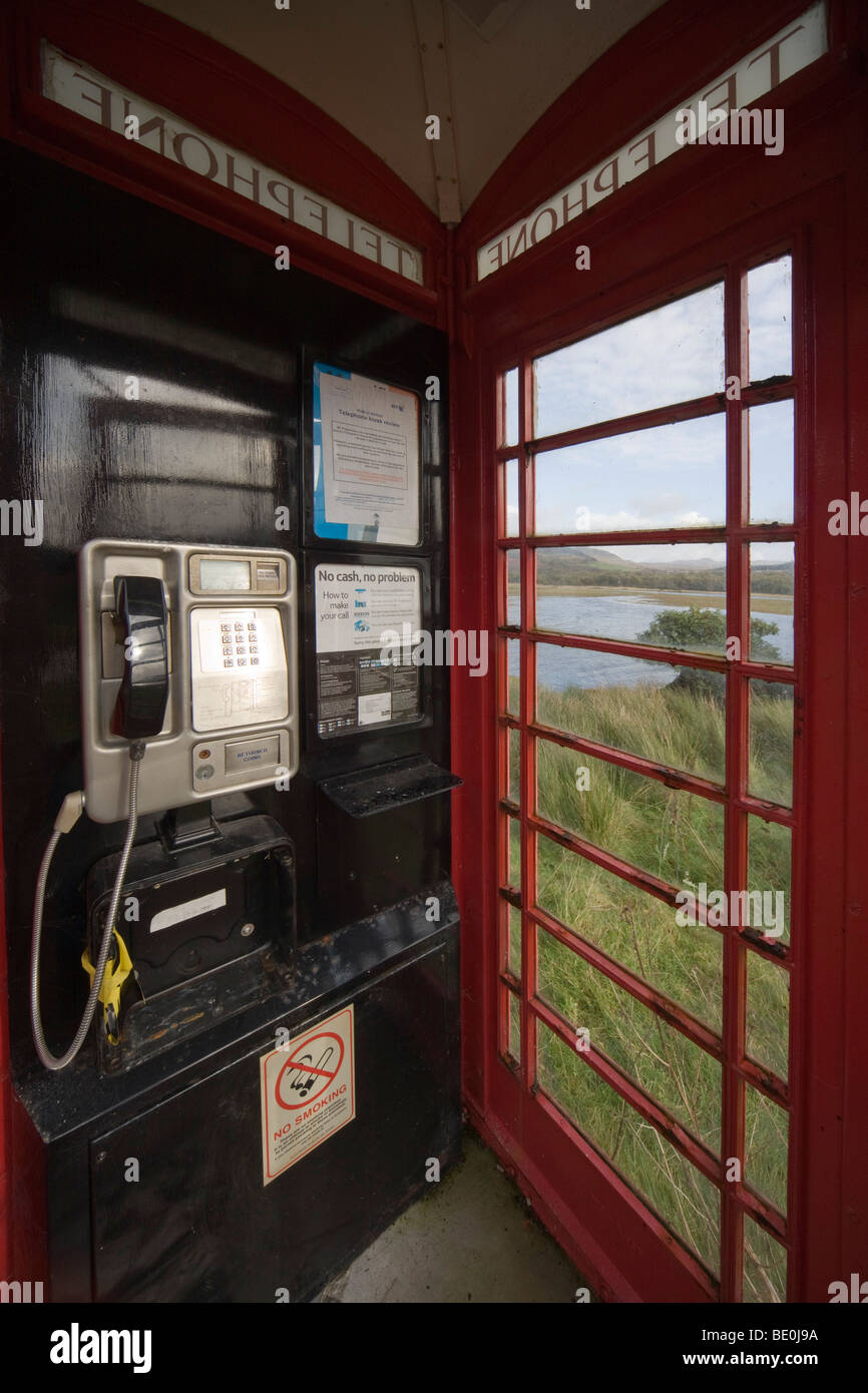 Argyll and Bute, Scotland; Inerior rote Telefonzelle in den schottischen highlands Stockfoto