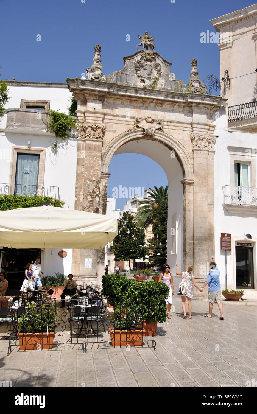 Barockes Tor zur Altstadt, Martina Franca, Provinz Taranto, Apulien Region, Italien Stockfoto
