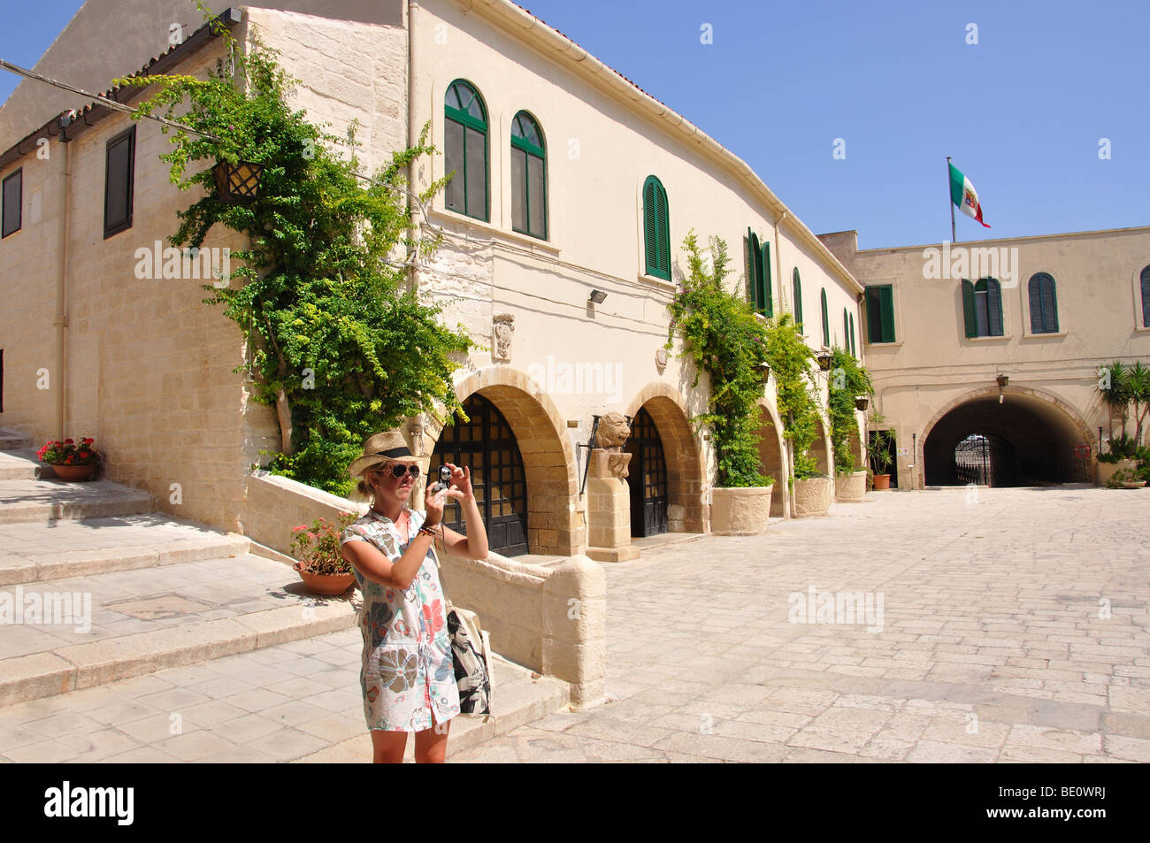 Innenhof, das Castello Aragonese, Taranto, Provinz Taranto, Apulien Region, Italien Stockfoto