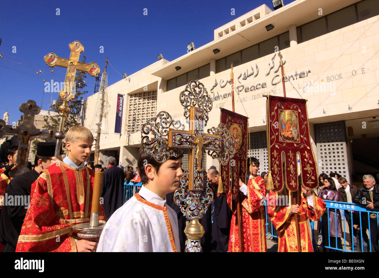 Bethlehem, die griechisch orthodoxe Weihnachten-Prozession in Krippenplatz Stockfoto