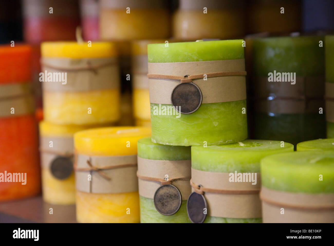 Verschiedene Kerzen in verschiedenen Farben Stockfoto