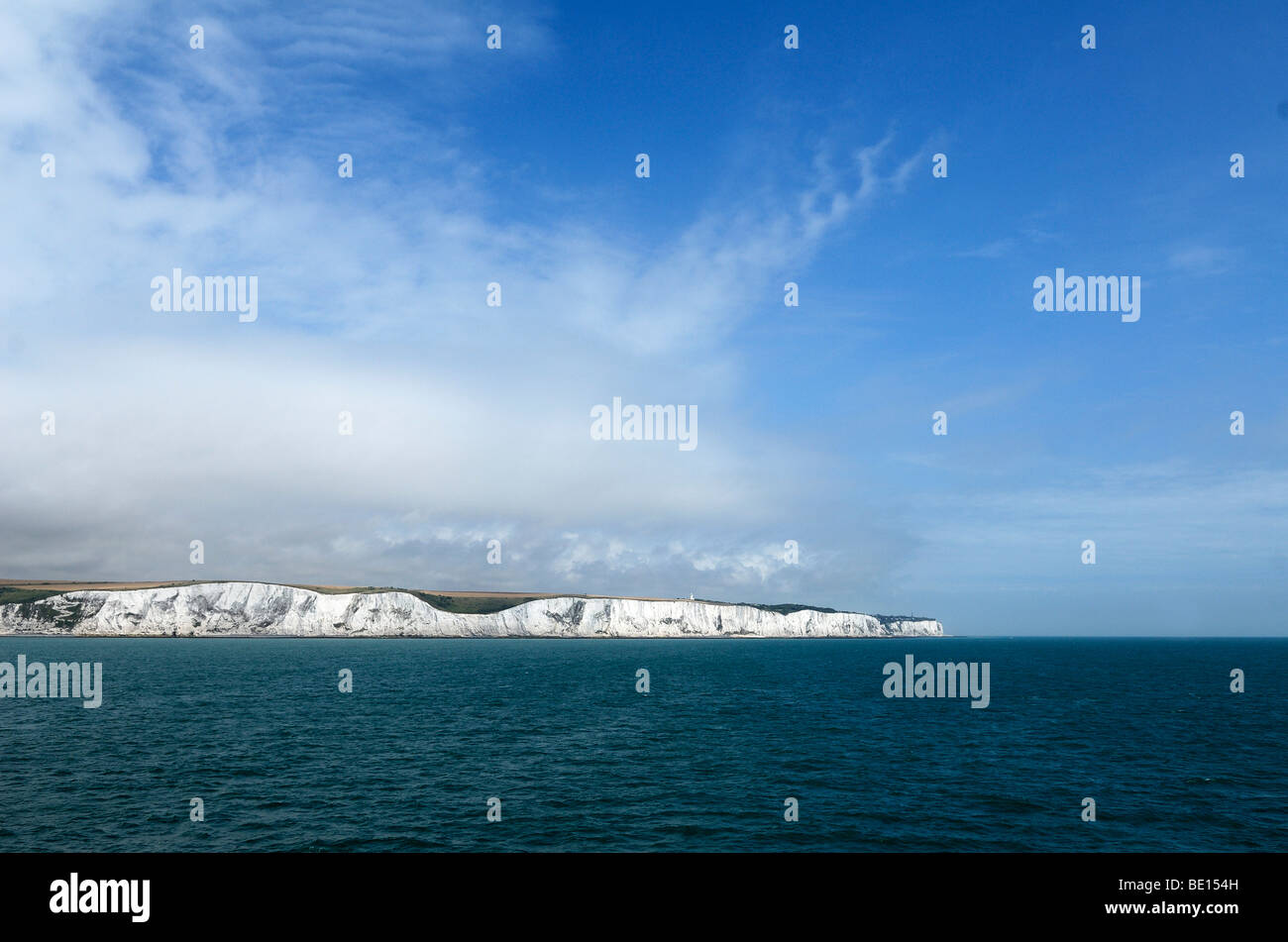 White Cliffs of Dover gesehen von der Autofähre, Dover, England, Europa Stockfoto