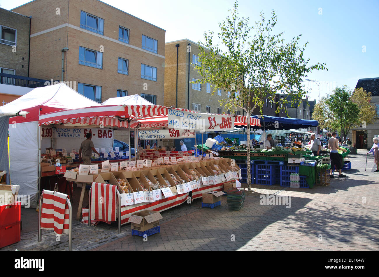Samstagsmarkt, High Street, Kidlington, Oxfordshire, England, Vereinigtes Königreich Stockfoto