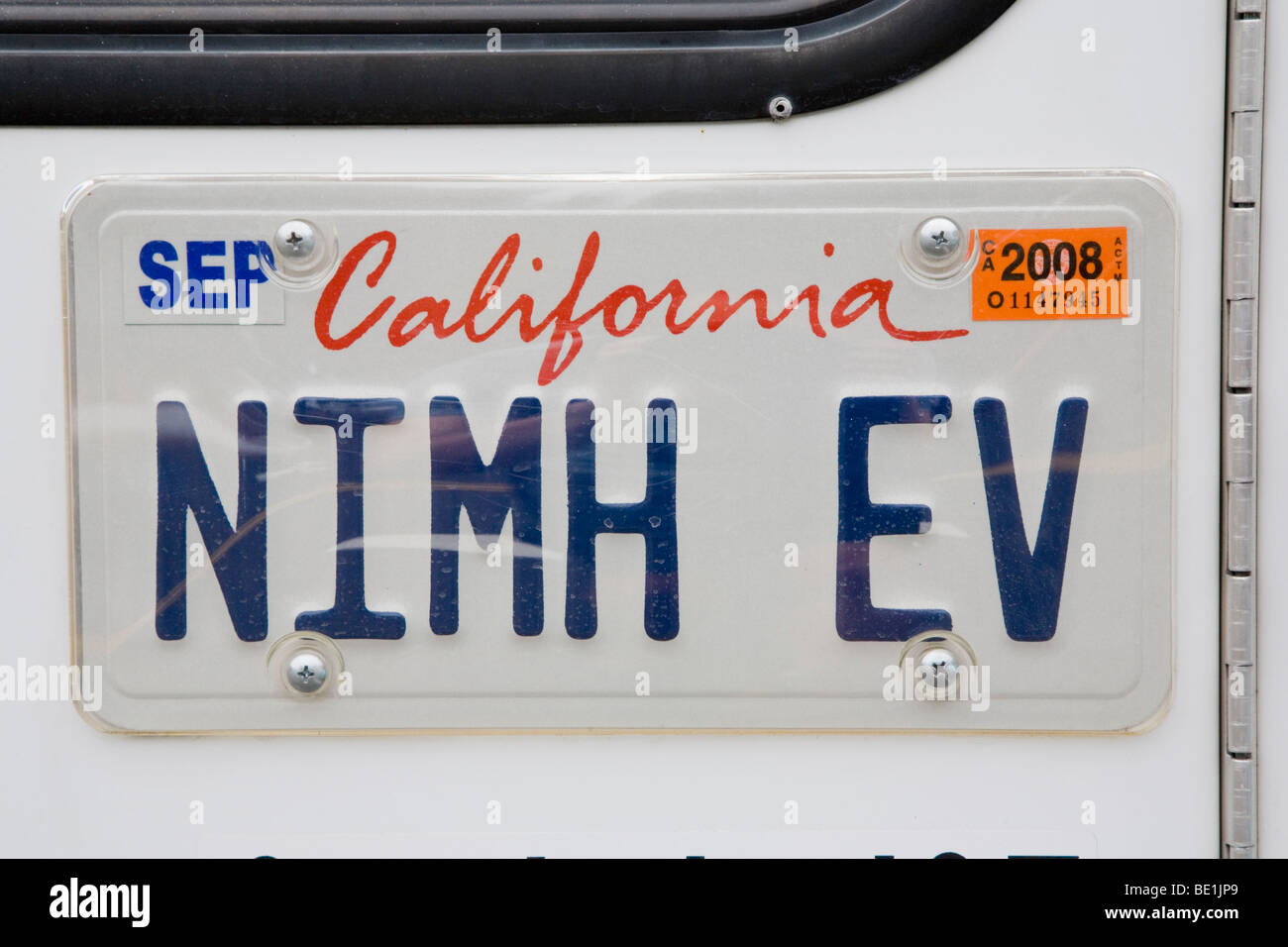 Eine Nahaufnahme von ein Nummernschild "NIMH EV' (Nickel-Metall-Hydrid-Electric Vehicle) Electric Ford Ranger LKW. Kalifornien, USA Stockfoto