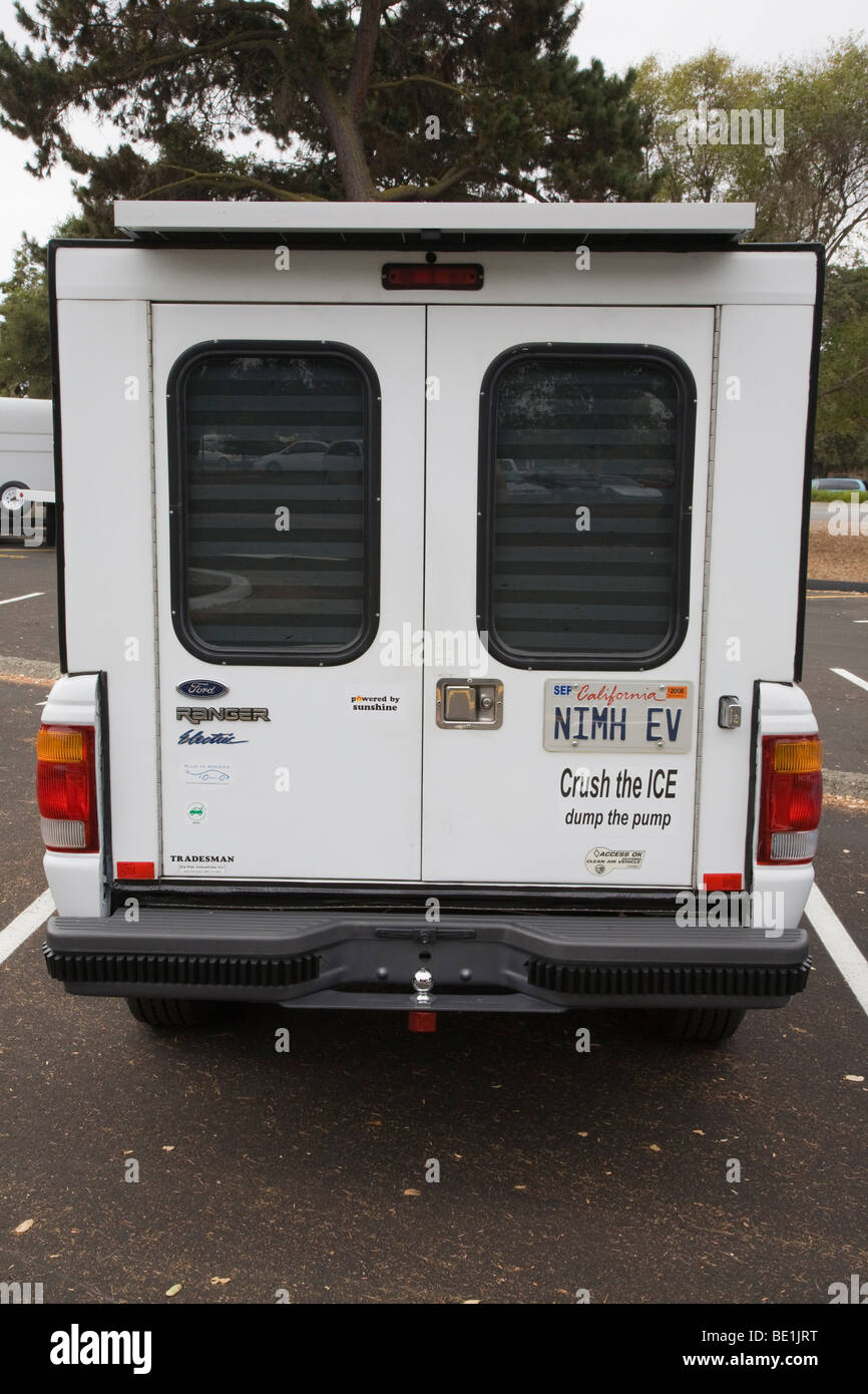 Ein Ford Ranger-Elektro-Lkw mit einem Kennzeichen "NIMH EV' (Nickel-Metall-Hydrid-Electric Vehicle). Palo Alto, Kalifornien, USA Stockfoto