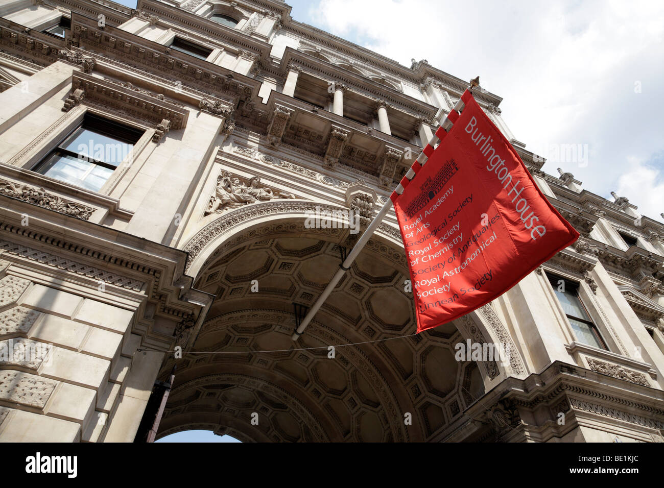 Fassade des Burlington Haus beherbergt eine Reihe von Gesellschaften und der königlichen Akademie der Künste Piccadilly London uk Stockfoto