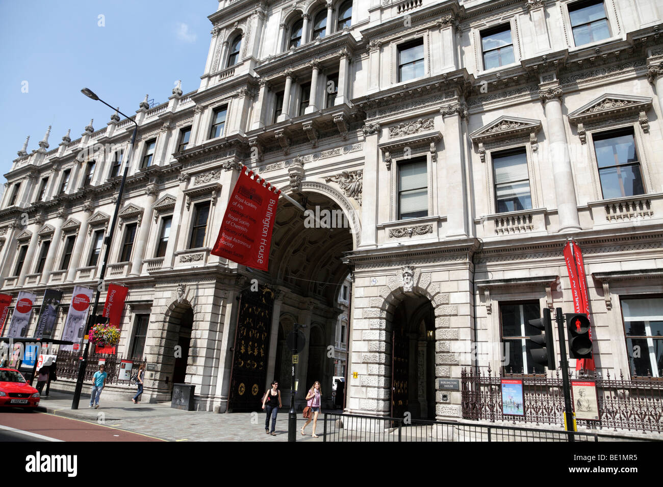 Fassade des Burlington Haus beherbergt eine Reihe von Gesellschaften und der königlichen Akademie der Künste Piccadilly London uk Stockfoto