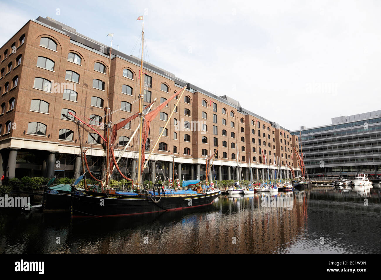 St Katharine Docks tower Hamlets Docklands London uk Stockfoto