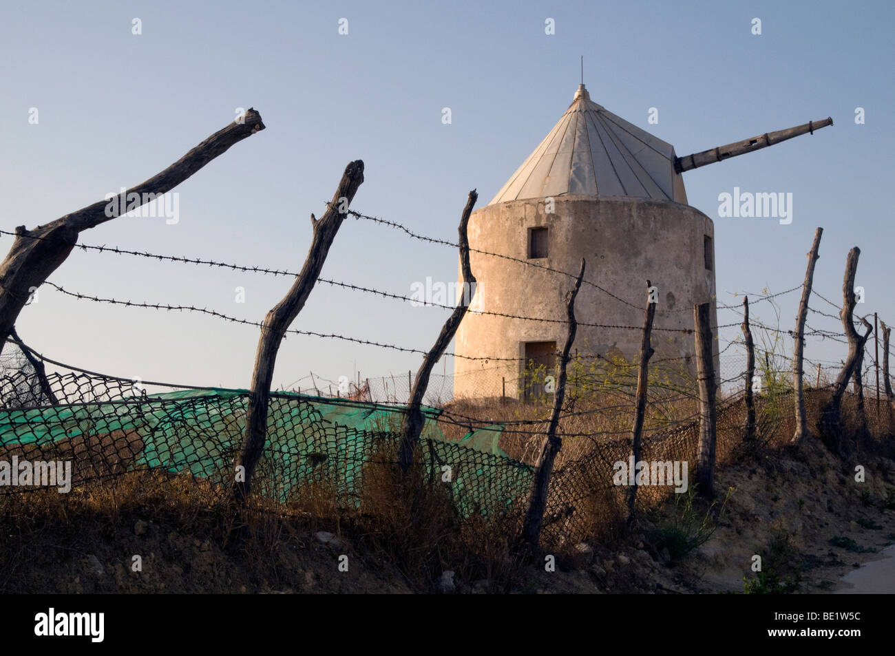 Spanien, alte Windmühlen in Vejer De La Frontera, in der Nähe von Trafalgar, Costa De La Luz Stockfoto