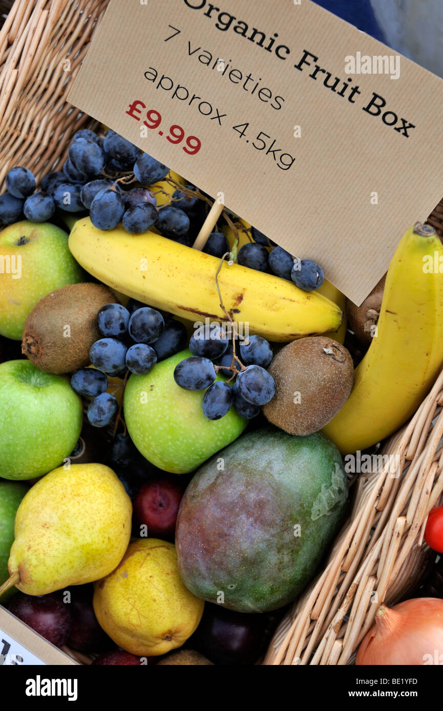 Bio-Obst-Box für Hauslieferdienst Stockfoto