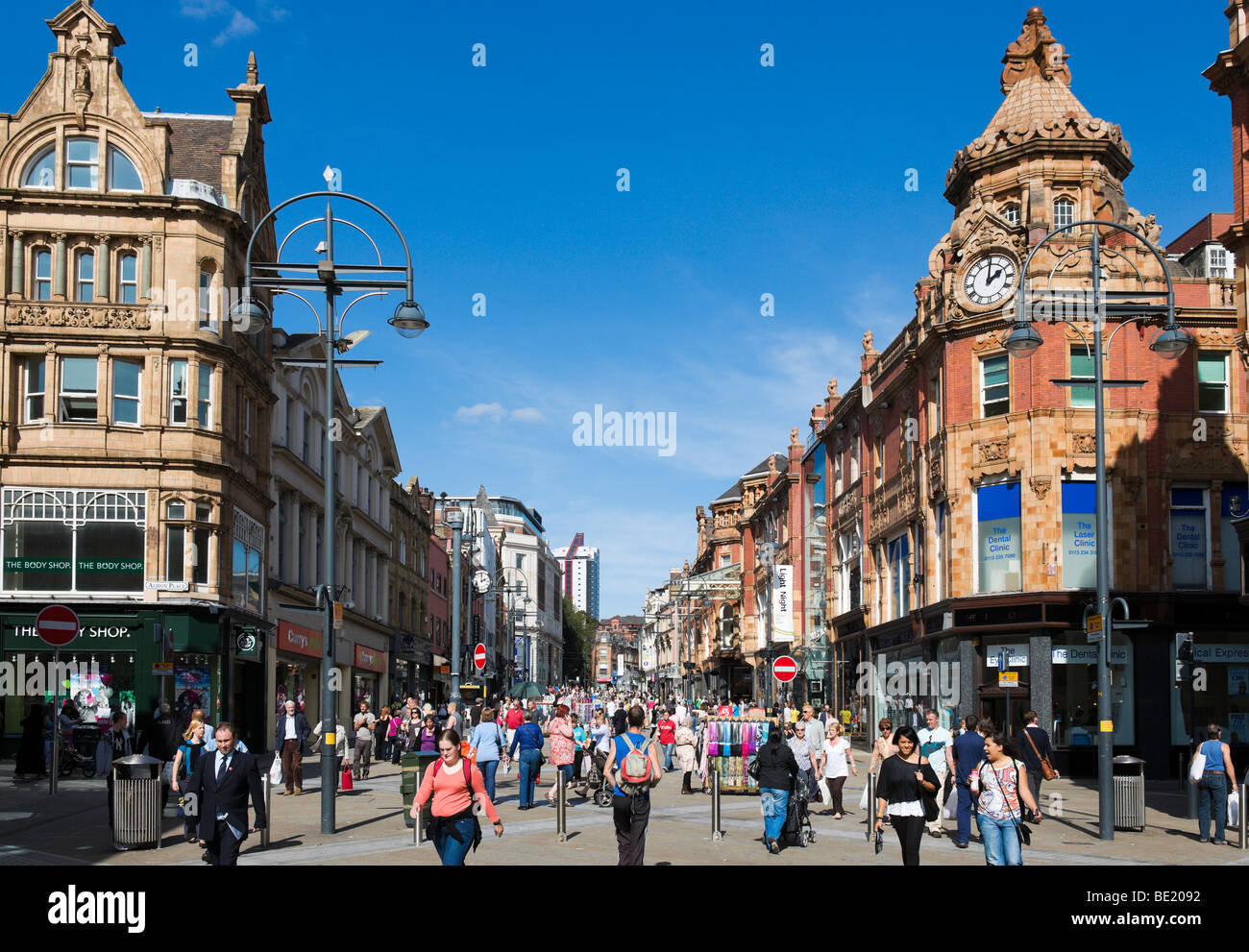 Briggate (Haupteinkaufsstraße) im Zentrum Stadt, Leeds, West Yorkshire, England Stockfoto