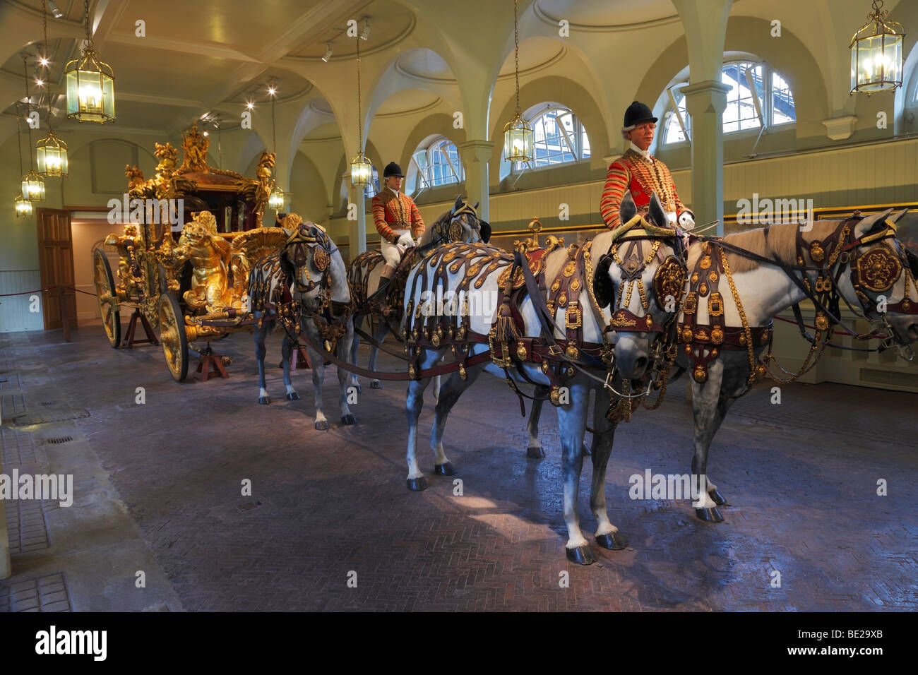 Die Gold State Coach. Die Royal Mews, Buckingham Palace, London, England, UK. Stockfoto